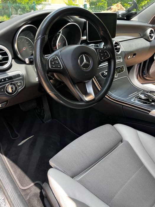 Mercedes-Benz C220 CDI • Лимитиран салон • 7G автоматик • Всички екстри • 2 комплекта гуми