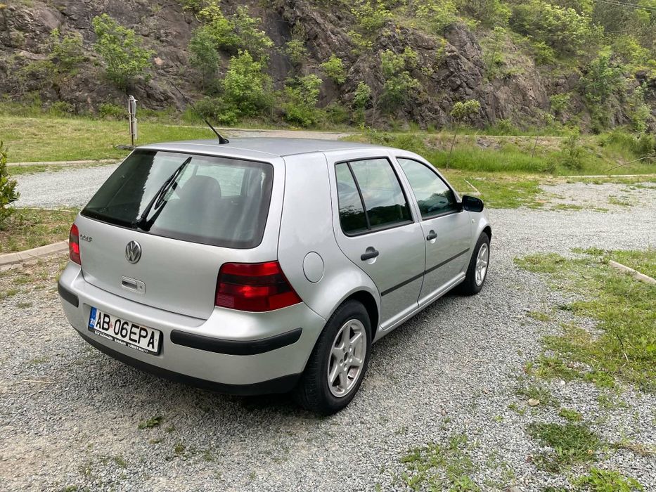 Vând Golf 4 1.4 benzina