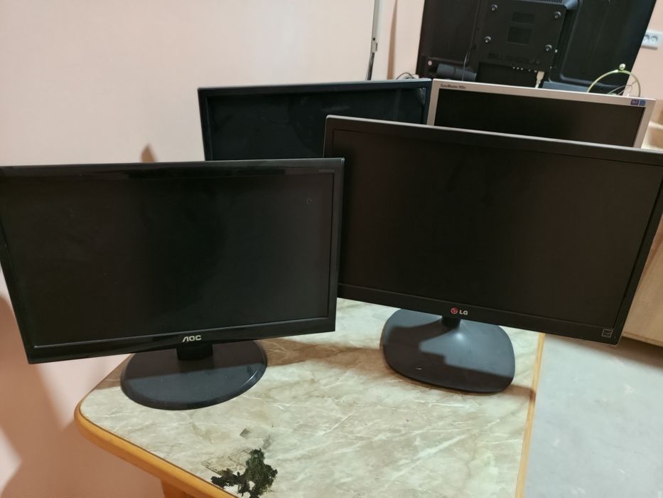 Продаётся компьютеры,принтер,проектор и экран !