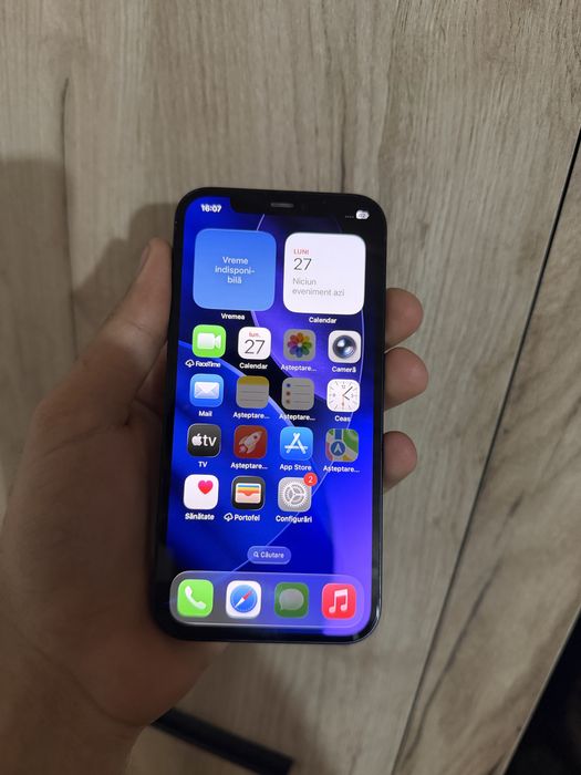 Vand iPhone 12 negru 64 GB liber retea