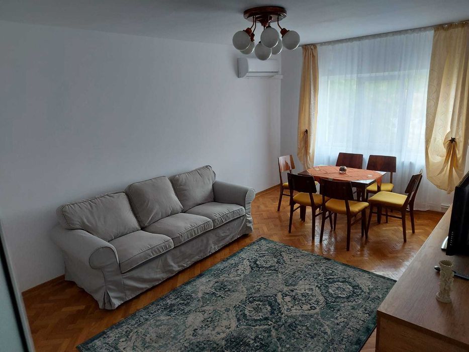 Proprietar închiriez apartament 2 camere decomandat et 2 zona centrala