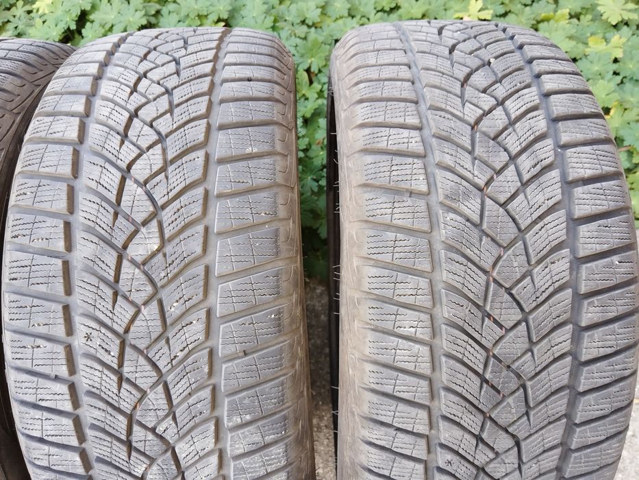 Зимни гуми Goodyear 245 /45/18