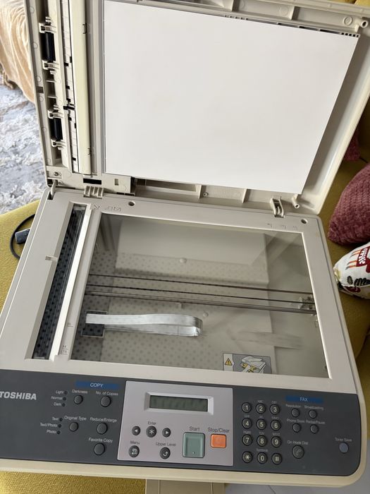 Toshiba e-STUDIO 200S – Multifuncțional laser (Imprimantă / Copiator / Scanner / Fax)