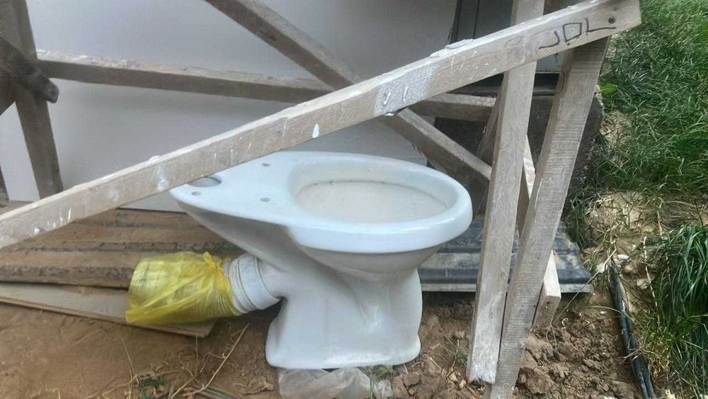 Унитаз для стройки для дома