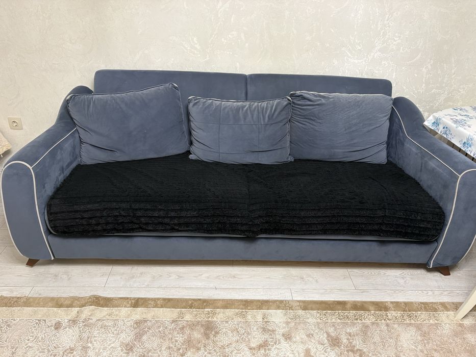 Диван 3 местный с 3мя подушками