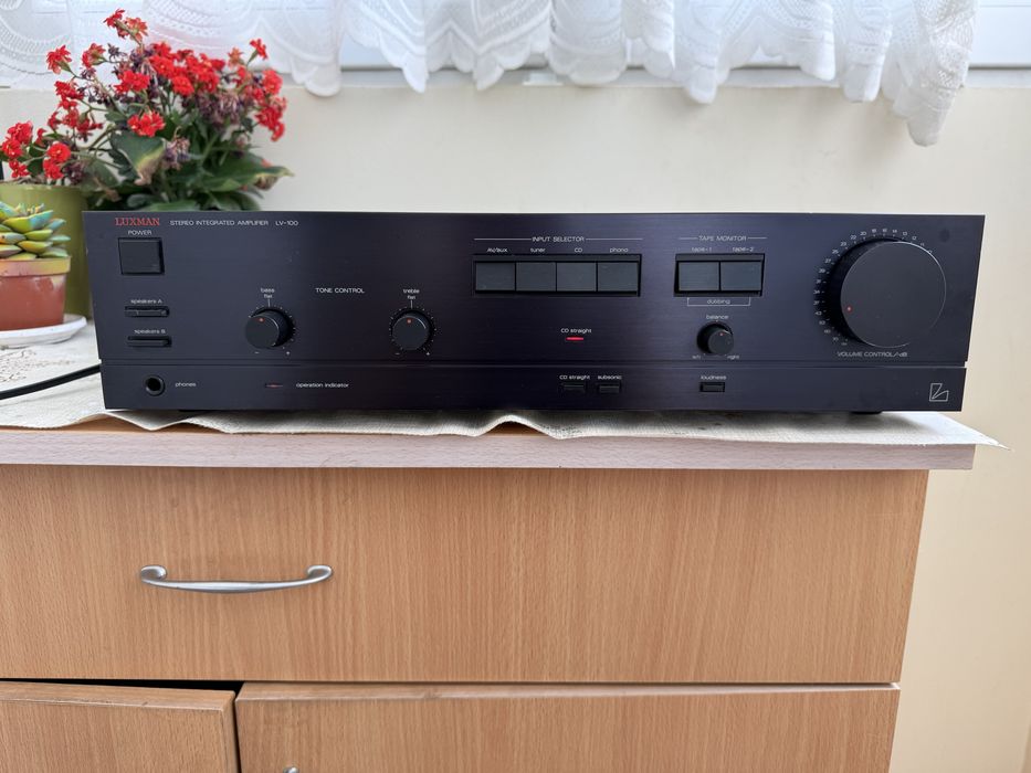 Luxman LV-100 Стерео усилвател