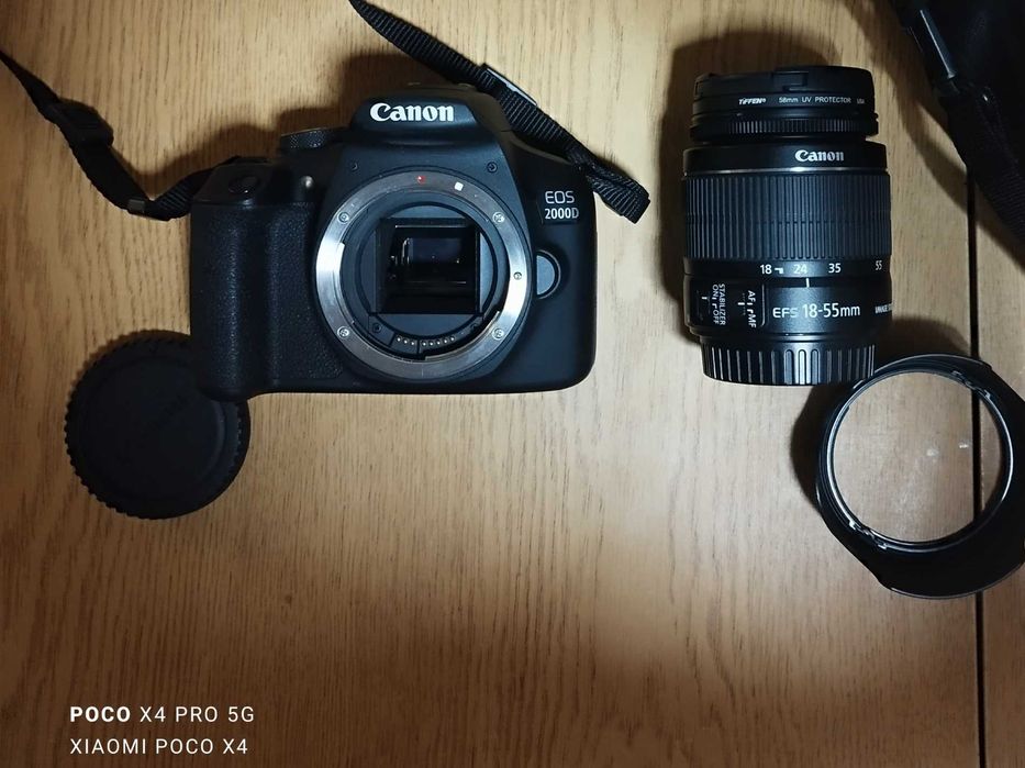 Фотоапарат Canon EOS 2000D