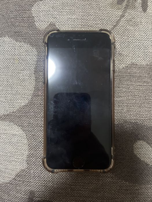 Продам Iphone SE 2020 года