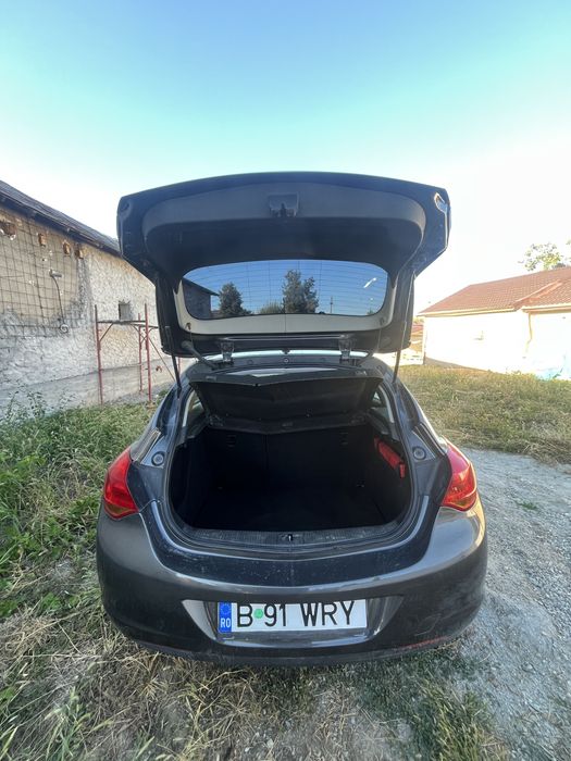 Opel Astra J Hatchback 2010 Euro 5