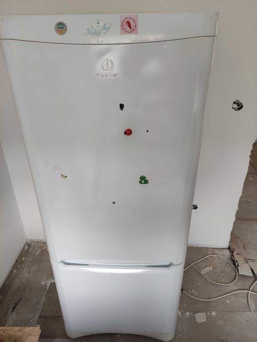 Indesit Хладилник Бял