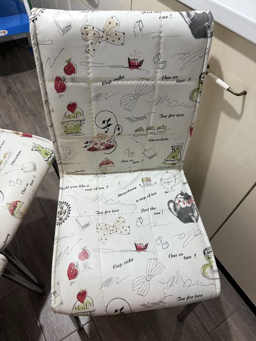 Scaune de bucatarie 4 buc-100 lei/buc