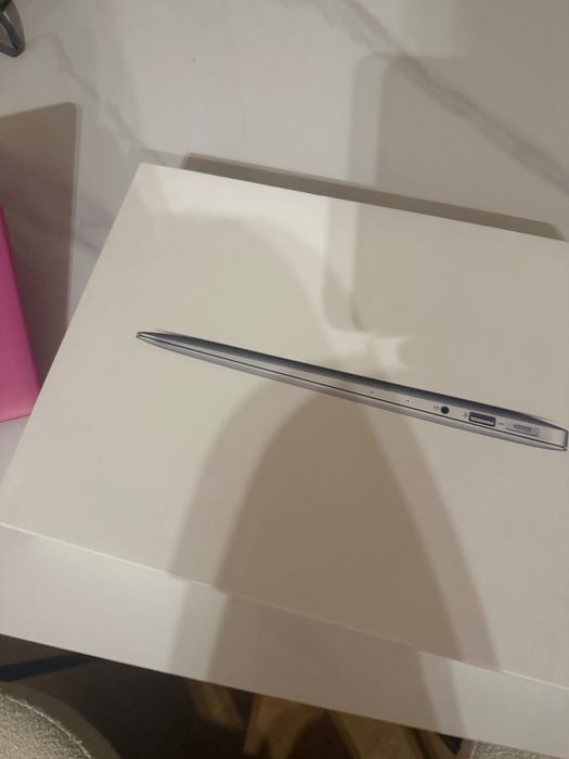 Apple MacBook Air 13 дюймов (Early 2015).