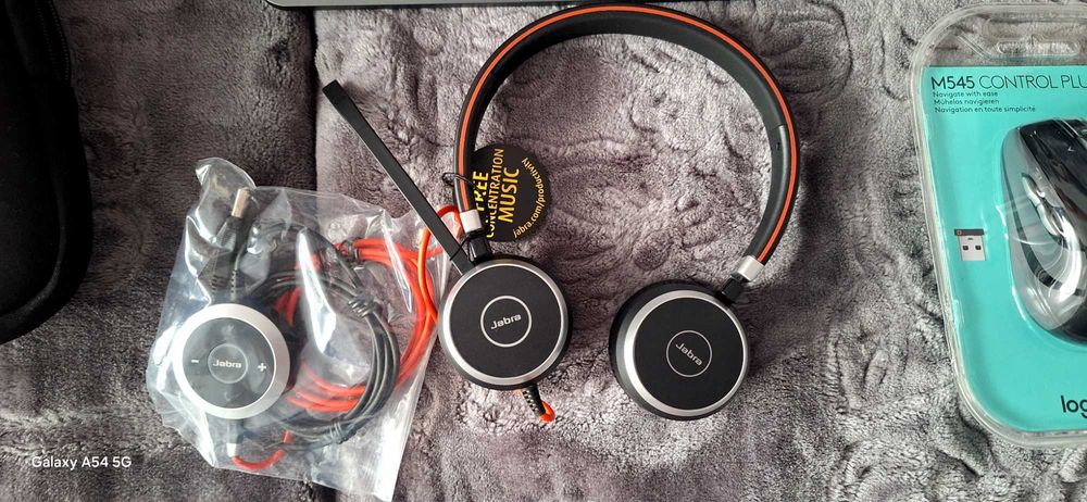 Se vinde set Logitech,produsele sunt noi