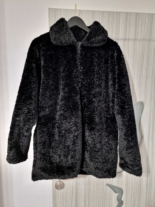 Haine blana artificiala noi