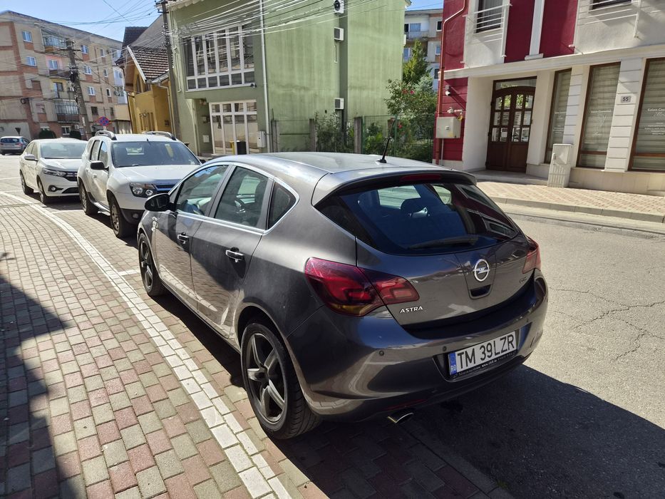 Opel Astra J  2010