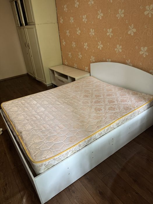 Кровать в хорошем состоянии