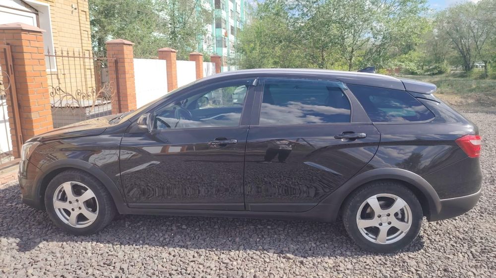 Продам Веста кросс 2019 г.в 1.8