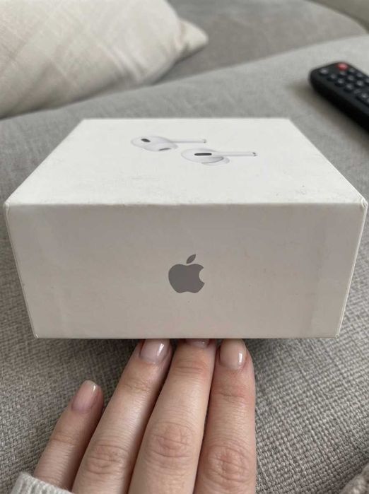 Airpods Pro 2 с USB-C кутия, шумопотискане, четири размера накрайници, документи и гаранция