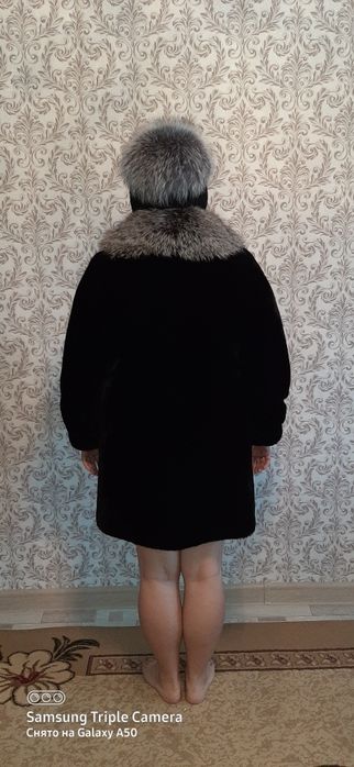 Продам шубу мутон с чернобуркой