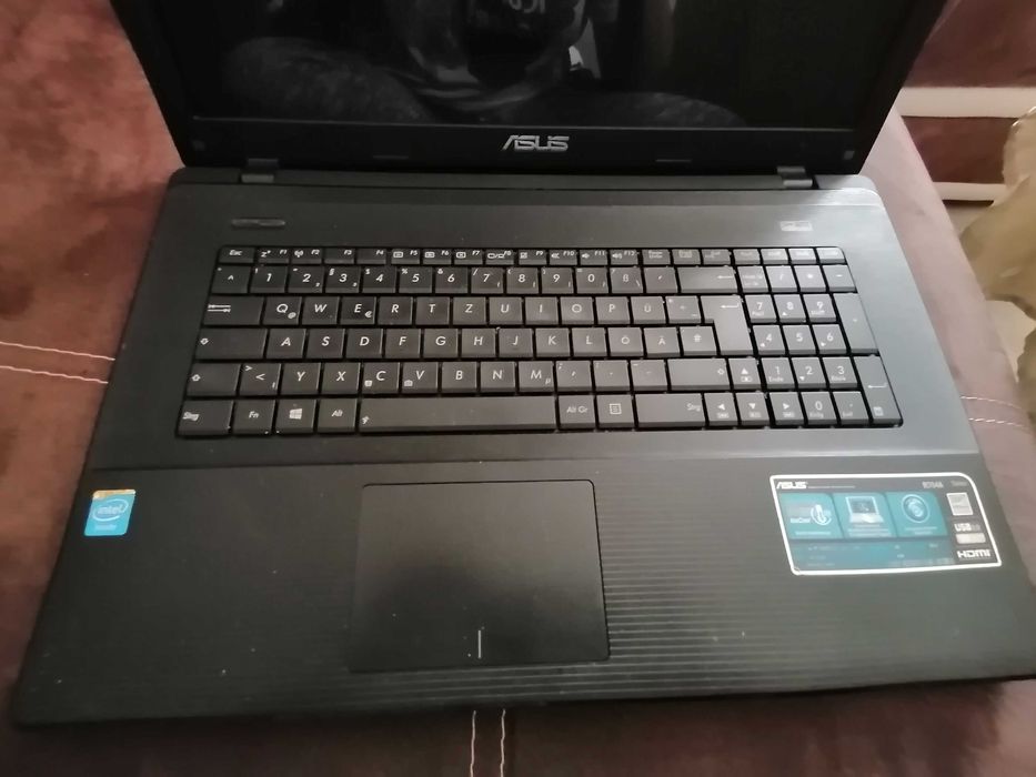 Лаптоп Asus r704a-ty216h