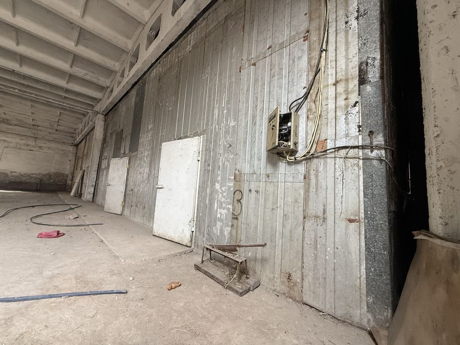 Xaladelnik  Muzlatgich jami 250 tonalik maxsulot saqlash uchun Arendag