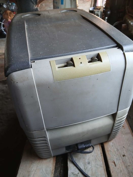 Vand frigider auto