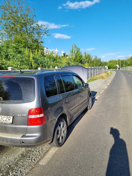 Wv touran de vanzare pentru piese sau pentru reparat. Masina a facut auto aprindere!