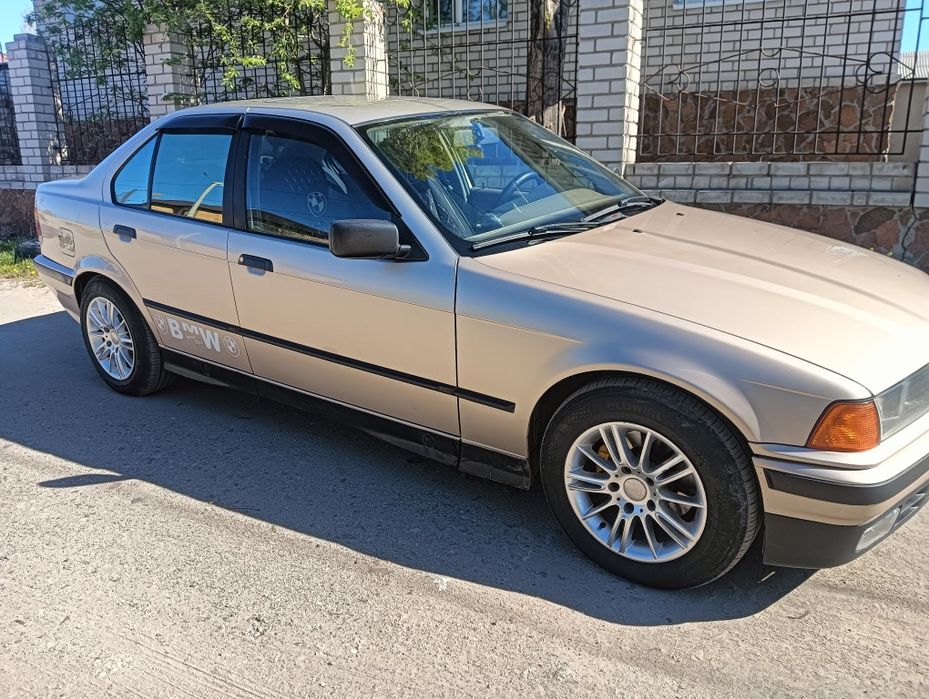 Продам БМВ е36 .