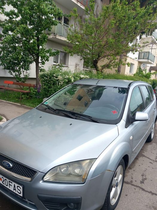 Vând Ford Focus 1.6 TDCi,an 2005,culoare gri metalizat