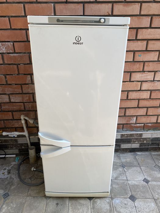 Indesit холодильник