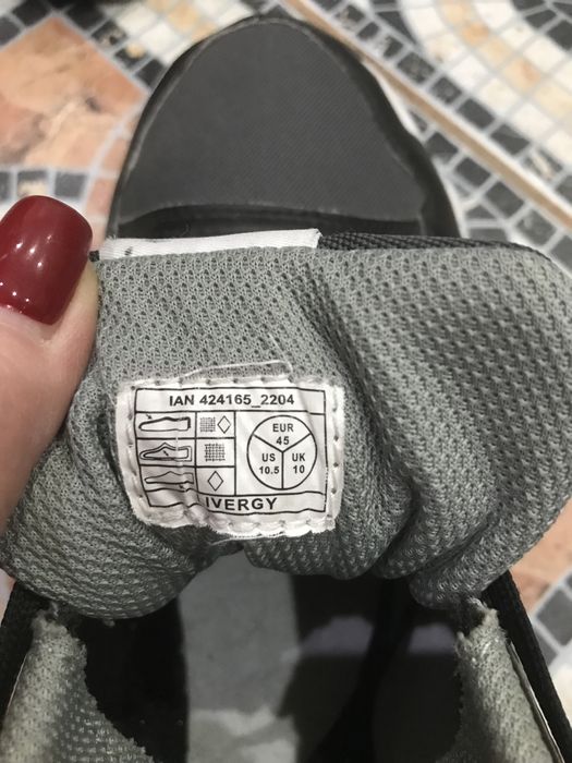 Продам кроссовки в отличном состоянии.