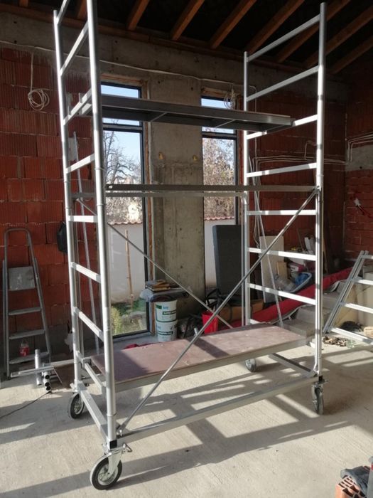 Отдавам мобилно скеле под наем