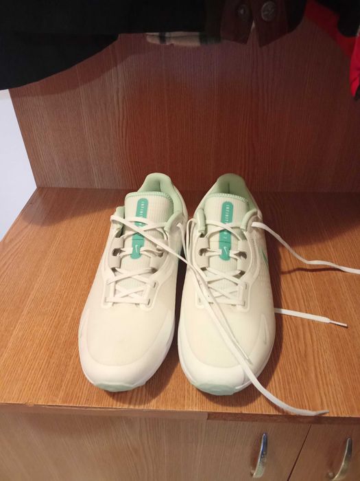 Vand papuci golf (NOI - NEPURTAȚI)