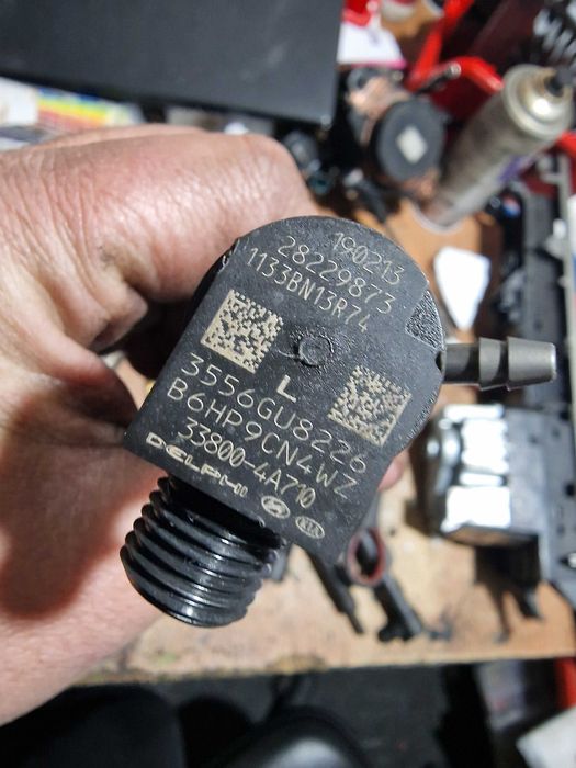 Injectoare Hyundai Kia H1 Cargo I800 2.5CRDI Euro 5 cod 33800-4A710