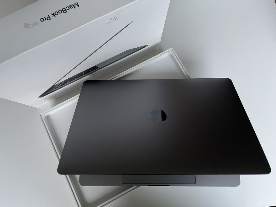 Apple MacBook Pro "Core i7" 2.6 15" Touch/2018 Mid-2018 15" (Touch Bar) 512 SSD,16 RAM