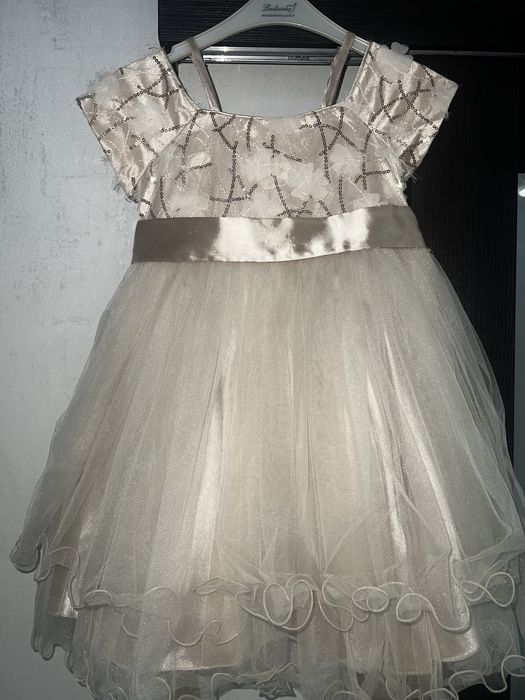 Платье на девочку 4-5 лет