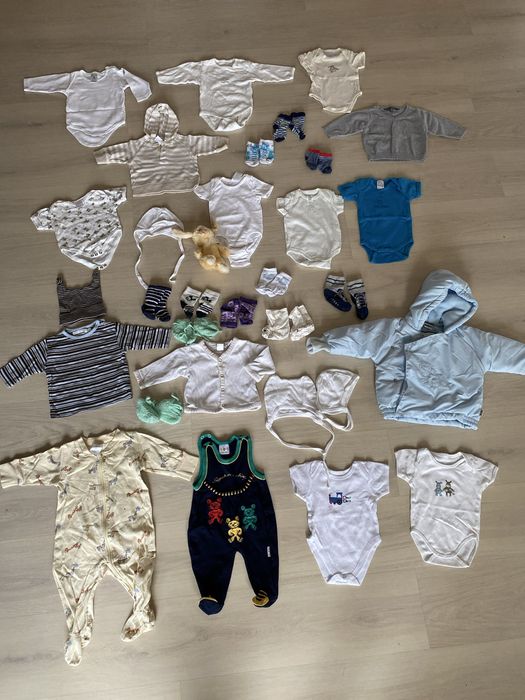 Vand lot haine baieti(1-2 luni) superbe.