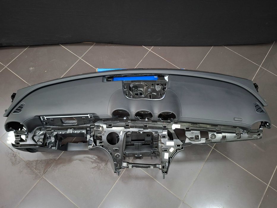 Ново Кожено Табло с Сив шев Mercedes W206 AMG без HUD