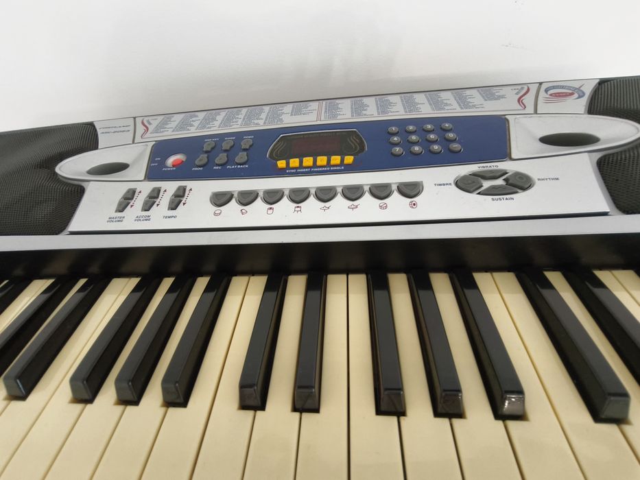 Синтезатор Yamaha PSR-E333