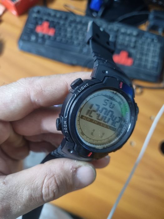 Новые спортивные часы водонепроницаемые
