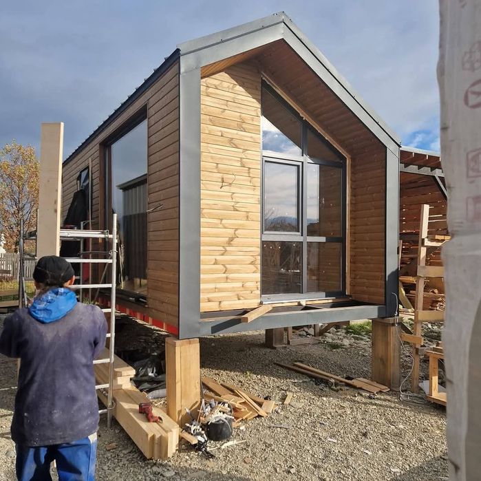 Vând container modular cu exterior și interior lambriu lemn