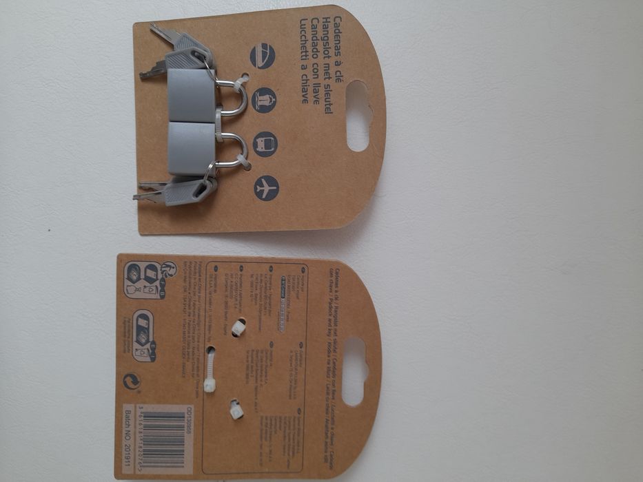 Vând set de lacate dimensiune mica recomandat bagaje sau cutii postale