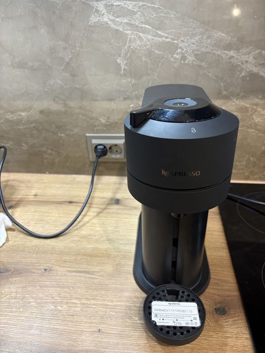 Кафе машина Nespresso Vertuo Next черна