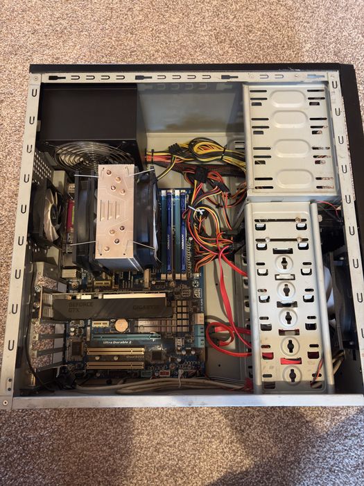Pc, calculator plus ce se vede in poze (componente) Bacel • OLX.ro
