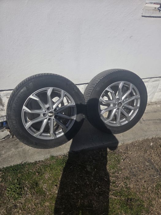 Jante BMW R18 5x112 ET30 – Set complet cu anvelope, echipate cu anvelope Michelin, în stare bună.
Specificații:
Dime
