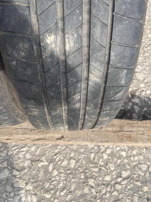 2 броя летни гуми Bridgestone 235/55 R17 Dot 2522 ном 44