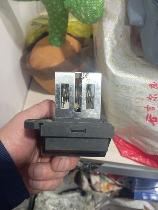 Запчасти на пежо 301