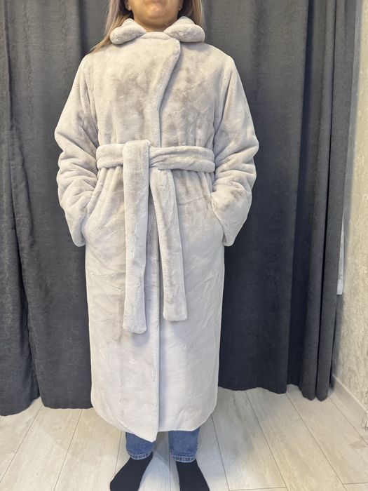 Шуба искусственная. Очень теплая!