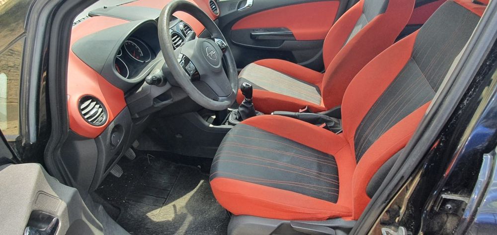 Plansa bord Opel Corsa D rosu cu negru
