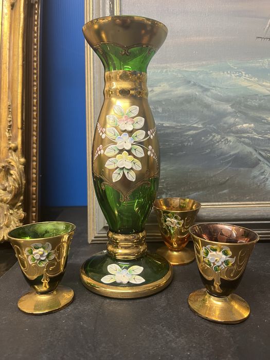 Колекционерска ваза с три чашки  Бохемия,Чехия